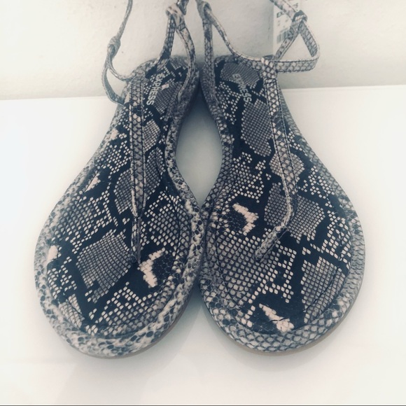 EXPRESS SNAKE PRINT TOE POST SANDALS.SIZE 9 - Picture 4 of 6
